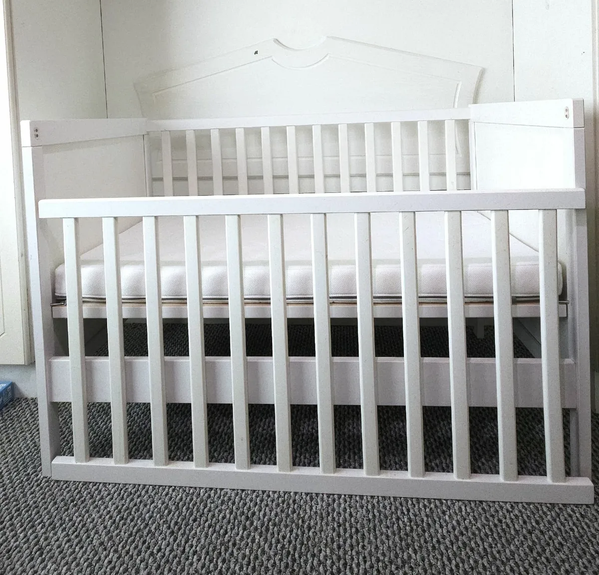 Crib + Mattress + Bedding Bundle – €100 - Image 4