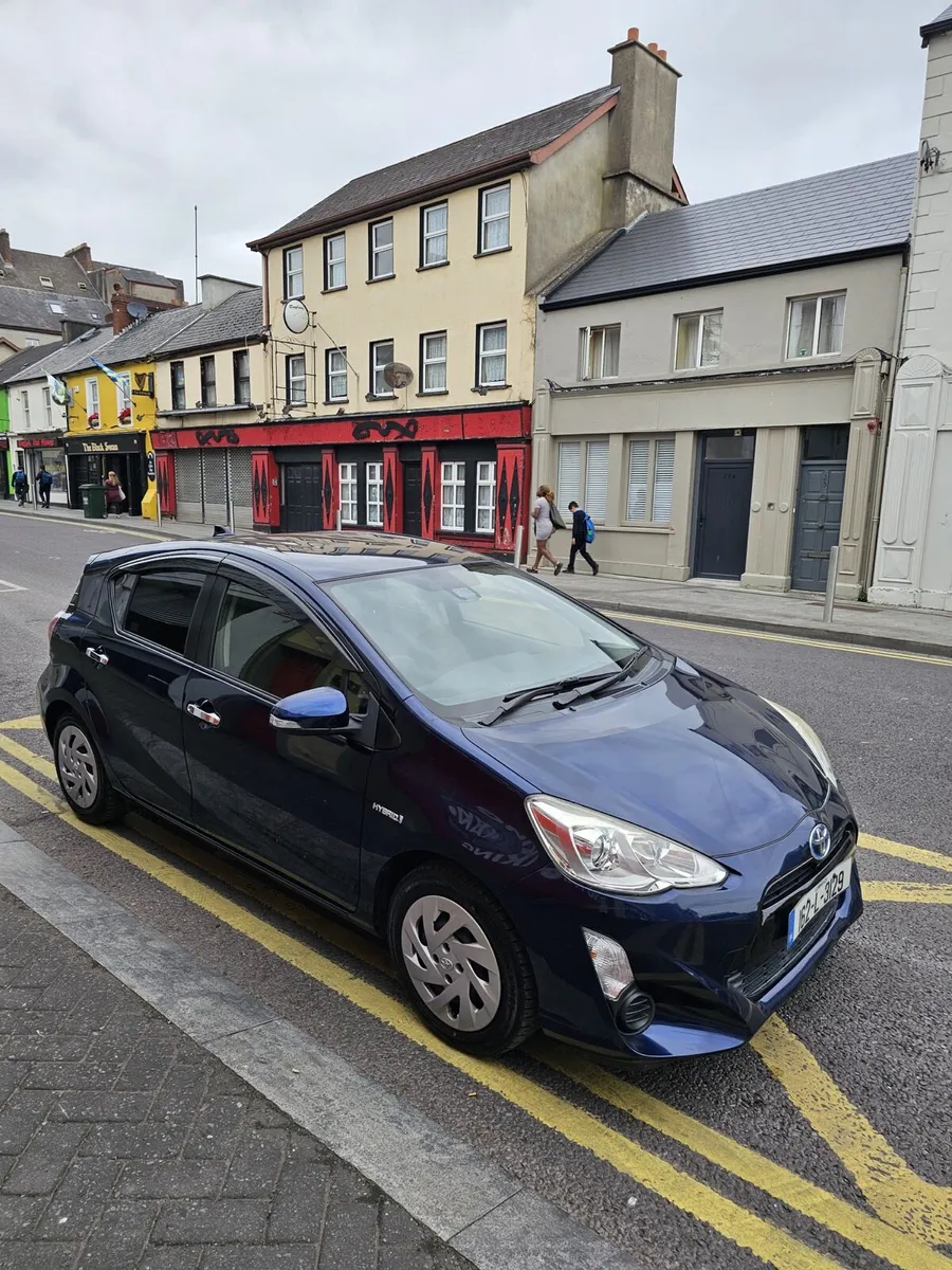 Toyota Aqua 1.5 Hybrid patrol - Image 2
