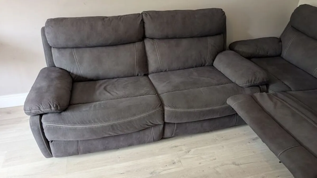 Power Recliner Sofas - 3 seater & 2 seater - Image 1