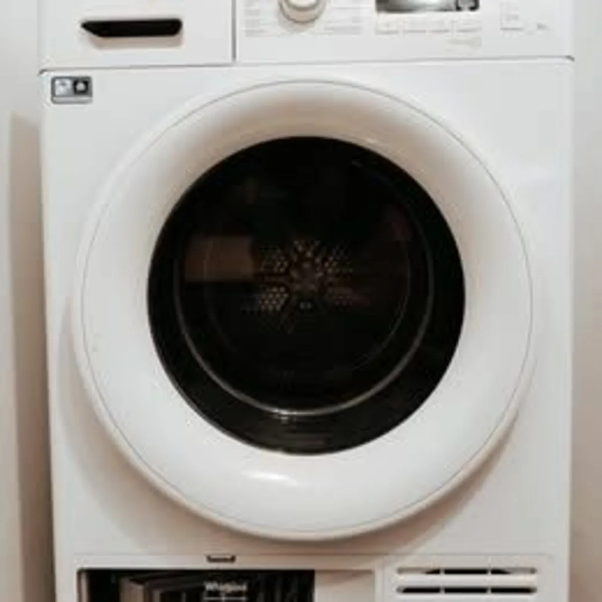 Whirlpool heat pump cloth dryer (A++)-€180 - Image 1