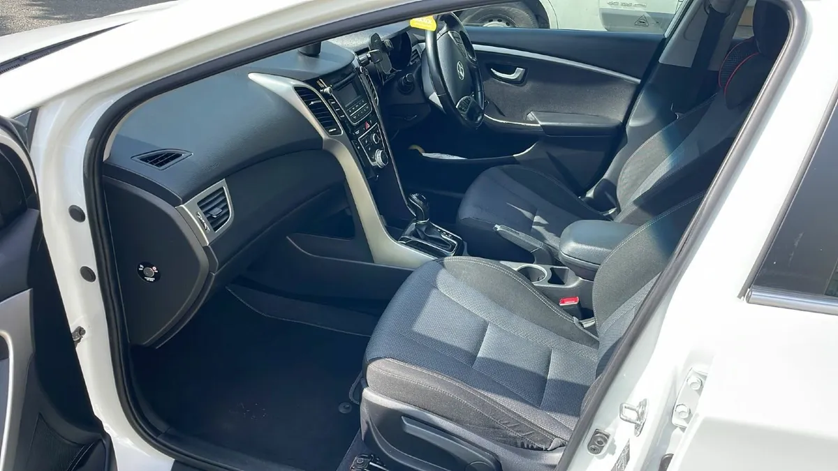 🔥Hyundai i30 Automatic 2015🔥 -- Negotiable Price - Image 2