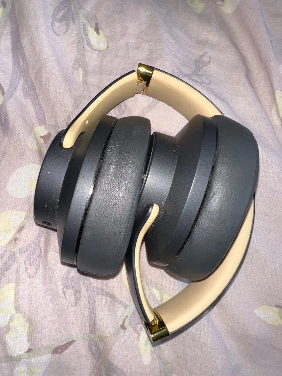 Bluetooth Headphones - Image 2