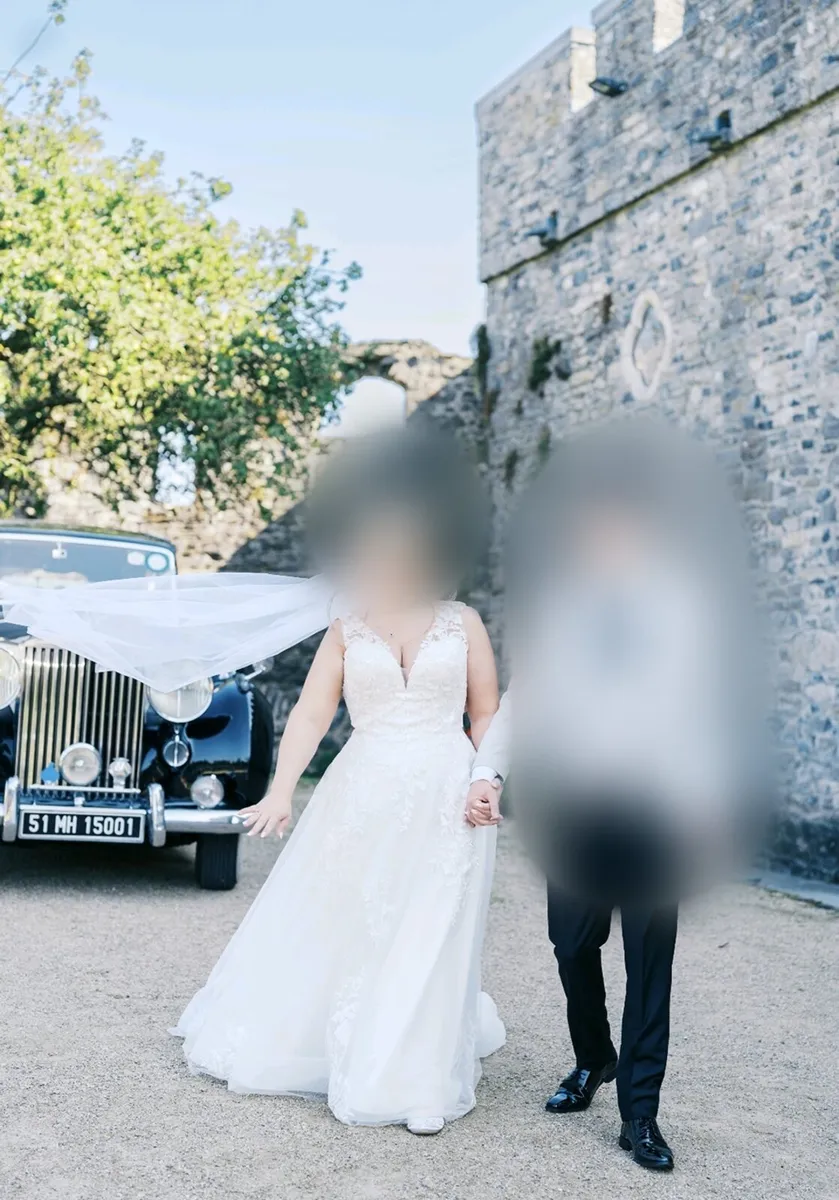 Wedding dress - Image 2