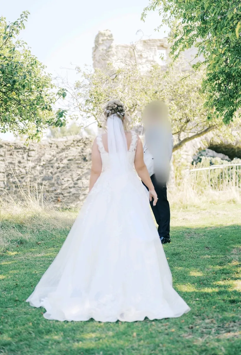 Wedding dress - Image 3