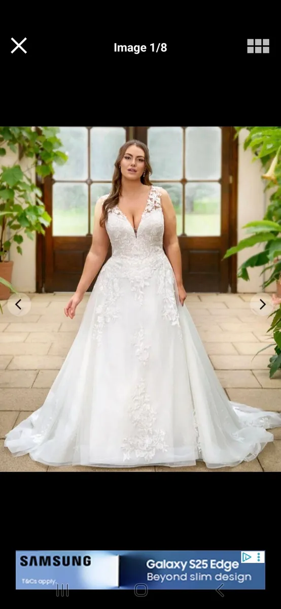 Stunning lace Wedding dress size 16/18 - Image 1