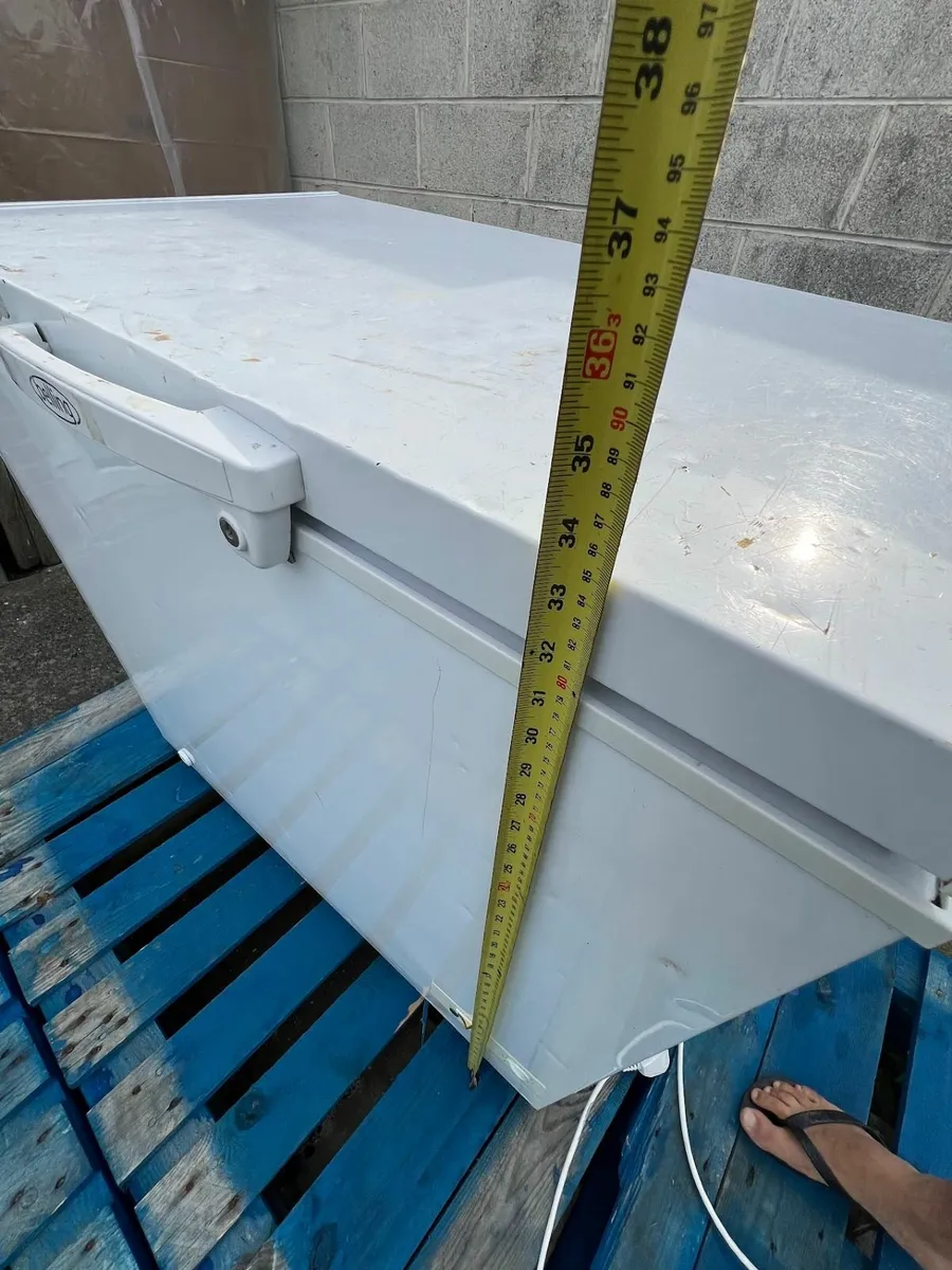 Belling 271L Chest Freezer with Frost Shield - Image 2