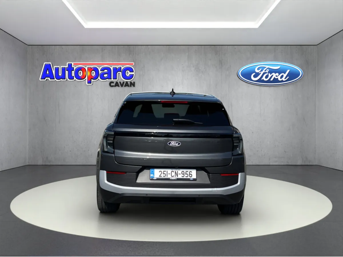 Ford Explorer PREMIUM 77KWH EXTENDED RANGE - Image 4
