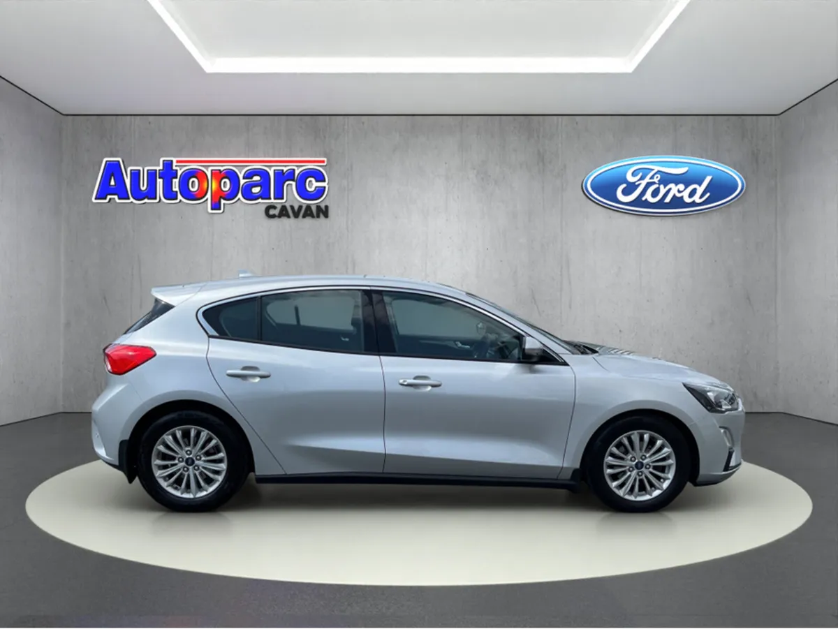 Ford Focus TITANIUM 1.0 ECOBOOST 12 125 4DR - Image 2