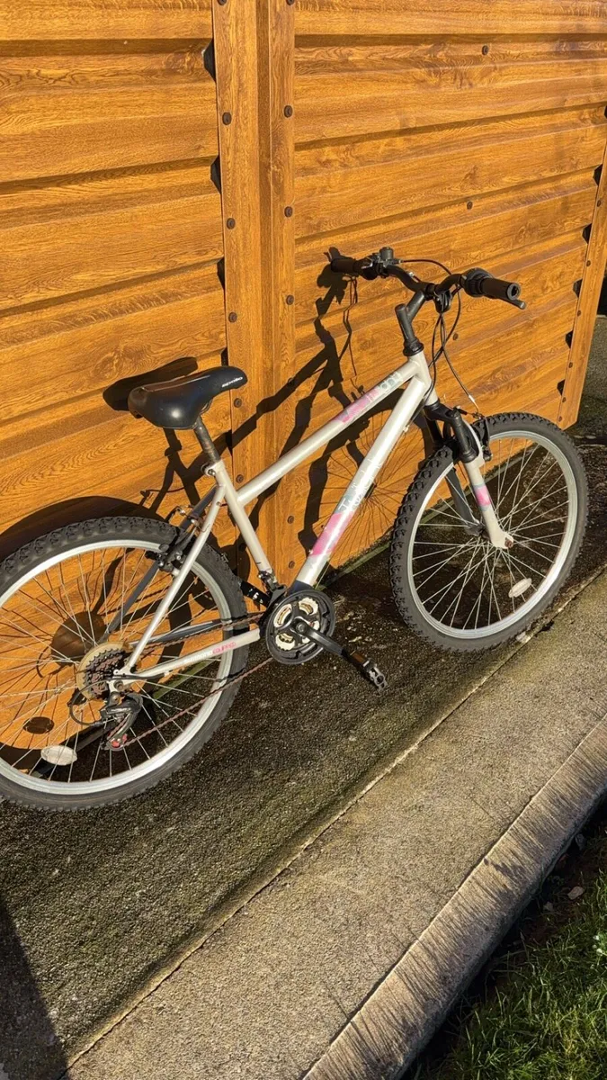 Girls Apollo twilight bike - Image 1