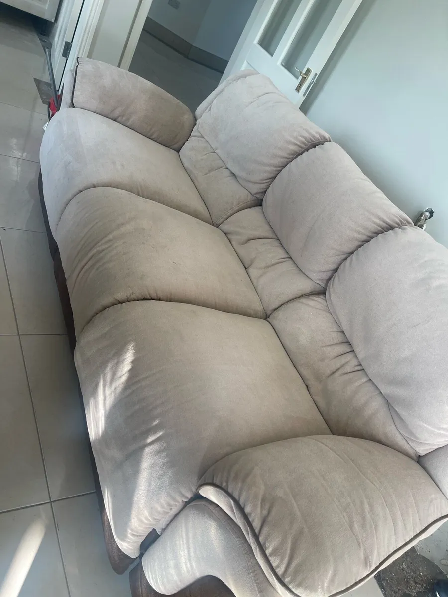 3 seater recliner + 2 recliner arm chairs - Image 1