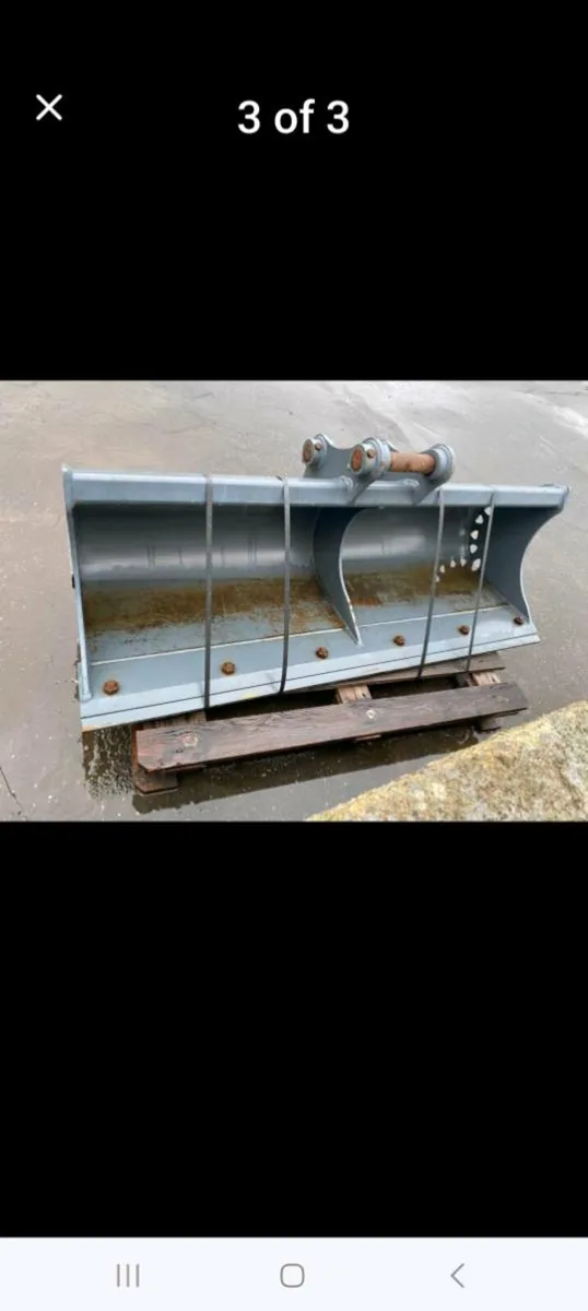 Digger buckets VARIOUS PIN SIZES and all in perfec - Image 3