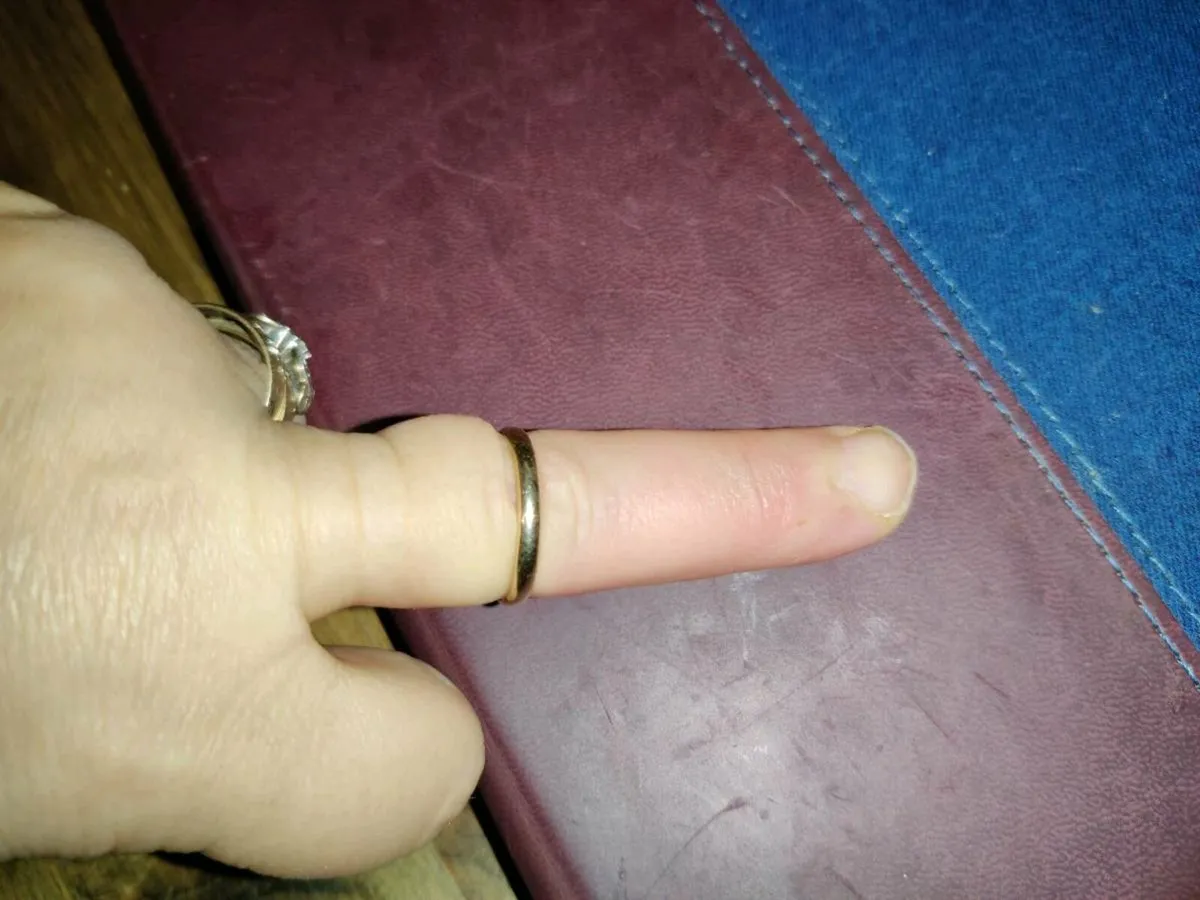 D-SHAPED WEDDING, 9CT Thick Gold New Ring ! - Image 4