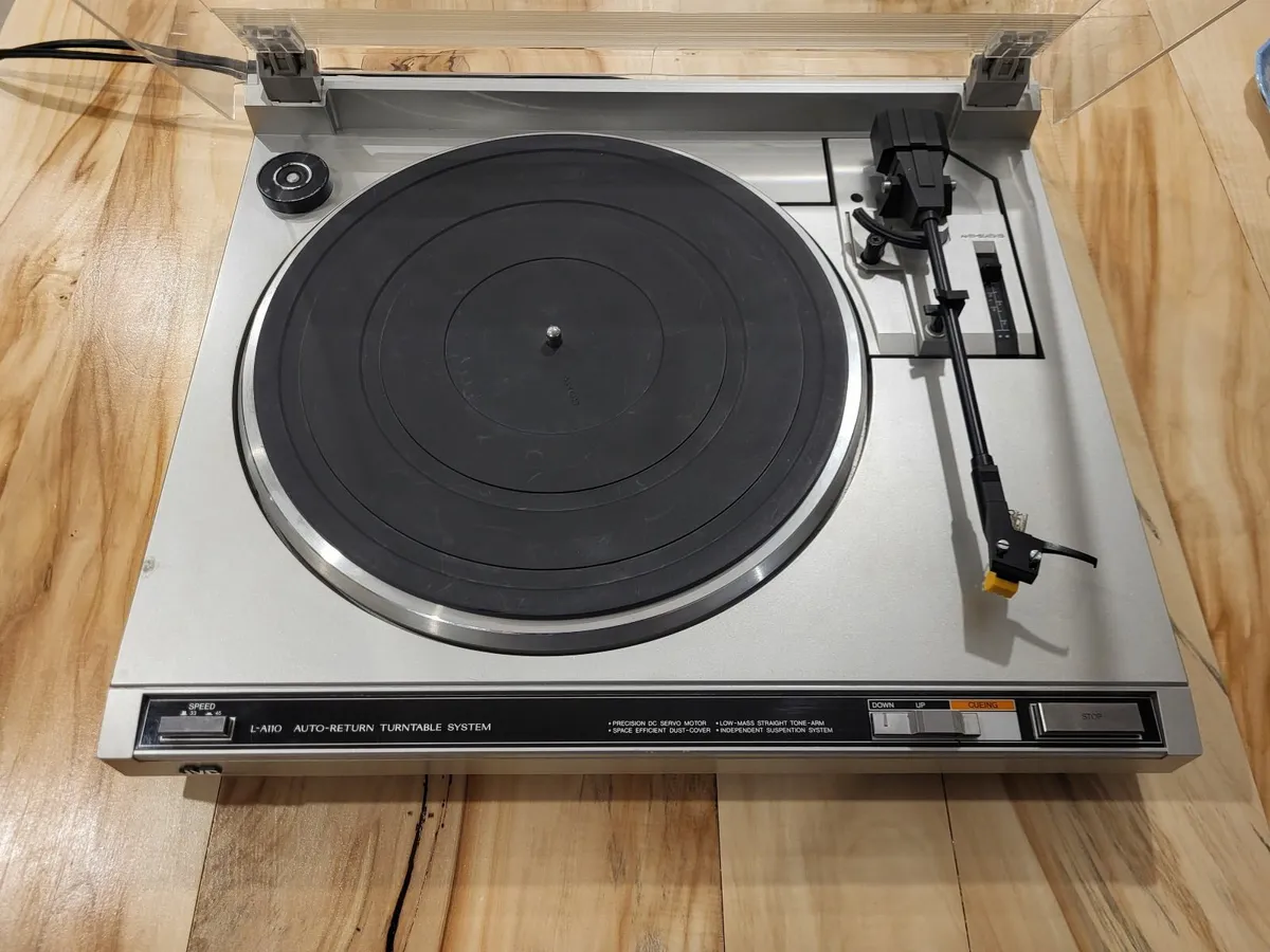 Vintage JVC Turntable - Image 2
