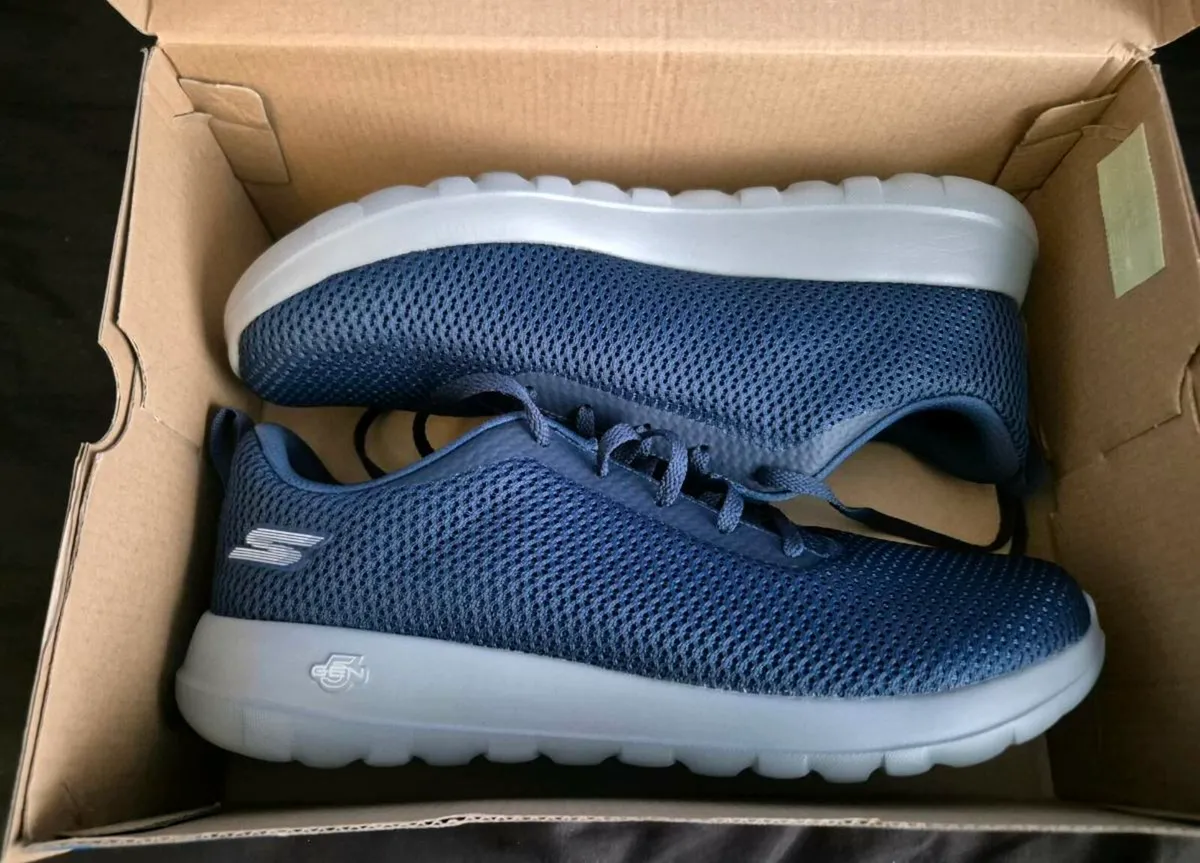 Mens skechers size 9 NEW - Image 1