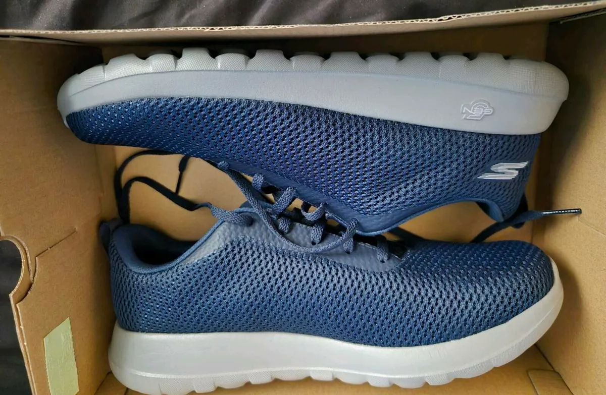 Mens skechers size 9 NEW - Image 2