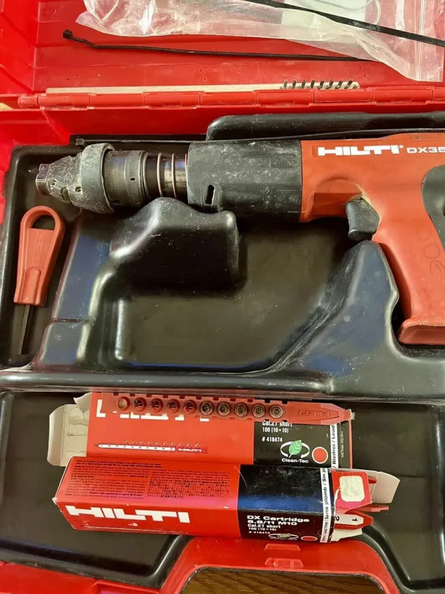 Hilton DX351 nail gun powder tool with case - Image 3
