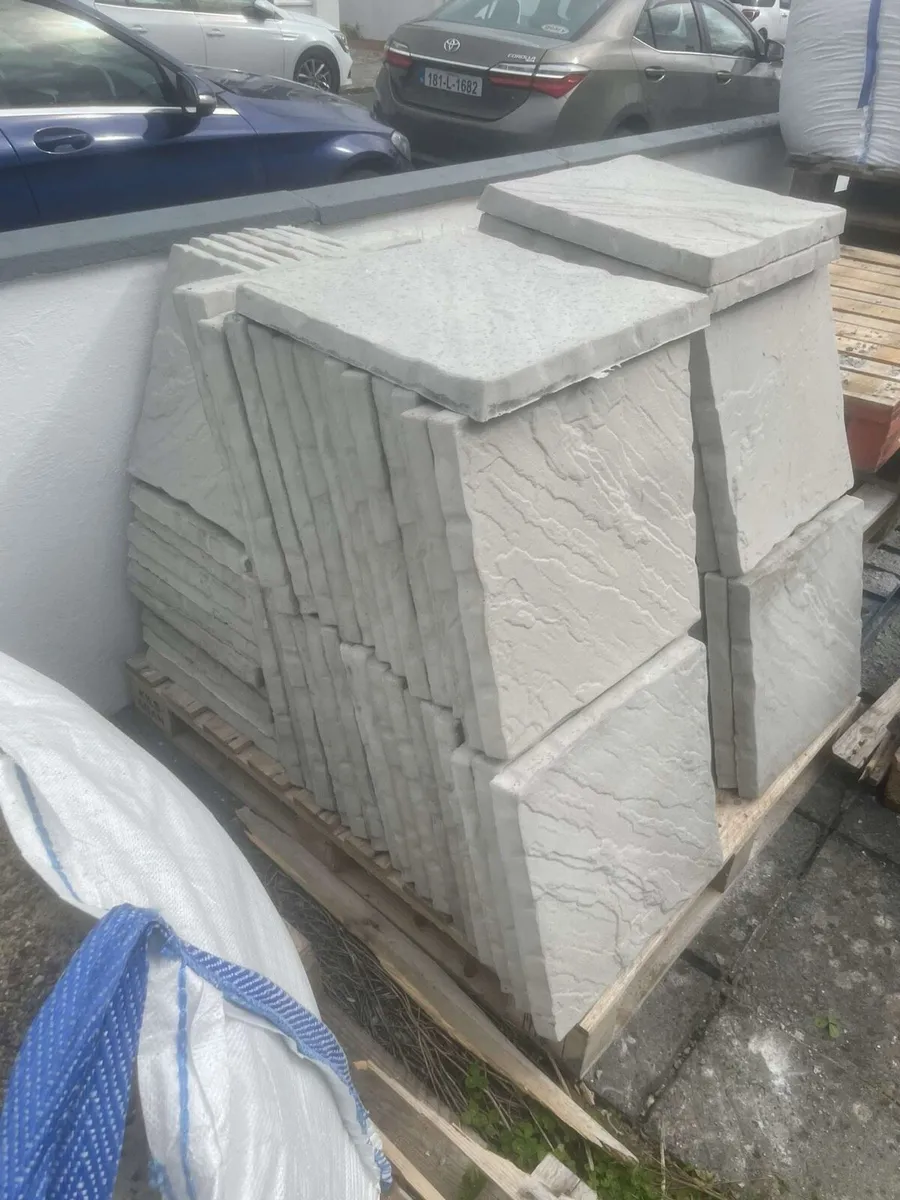 Concrete riven paving 450mm sq - Image 2