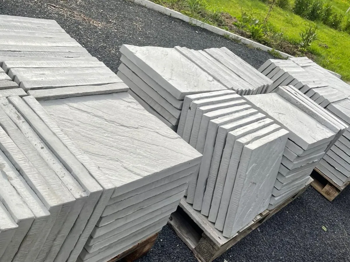 Concrete riven paving 450mm sq - Image 4