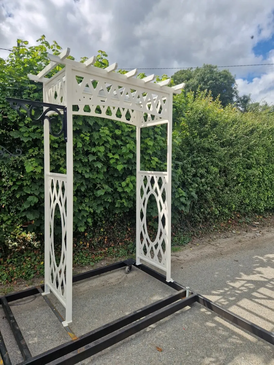 garden arches - Image 1