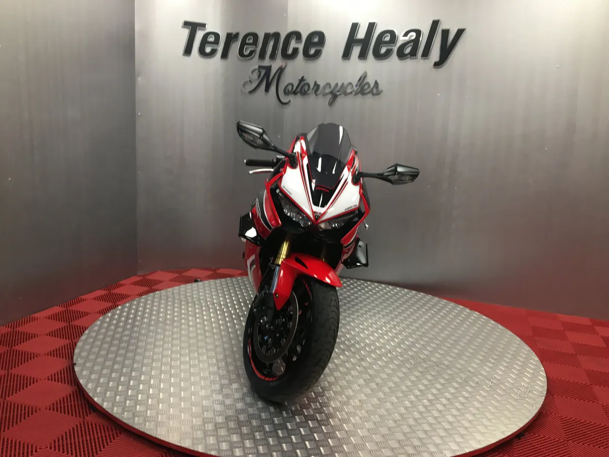 2017 Honda CBR1000RR FIREBLADE *FINANCE AVAILABLE* - Image 4