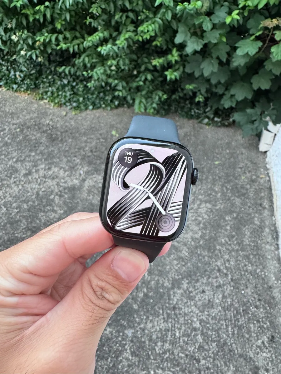 Apple Watch Series 10 (42mm) - Image 1