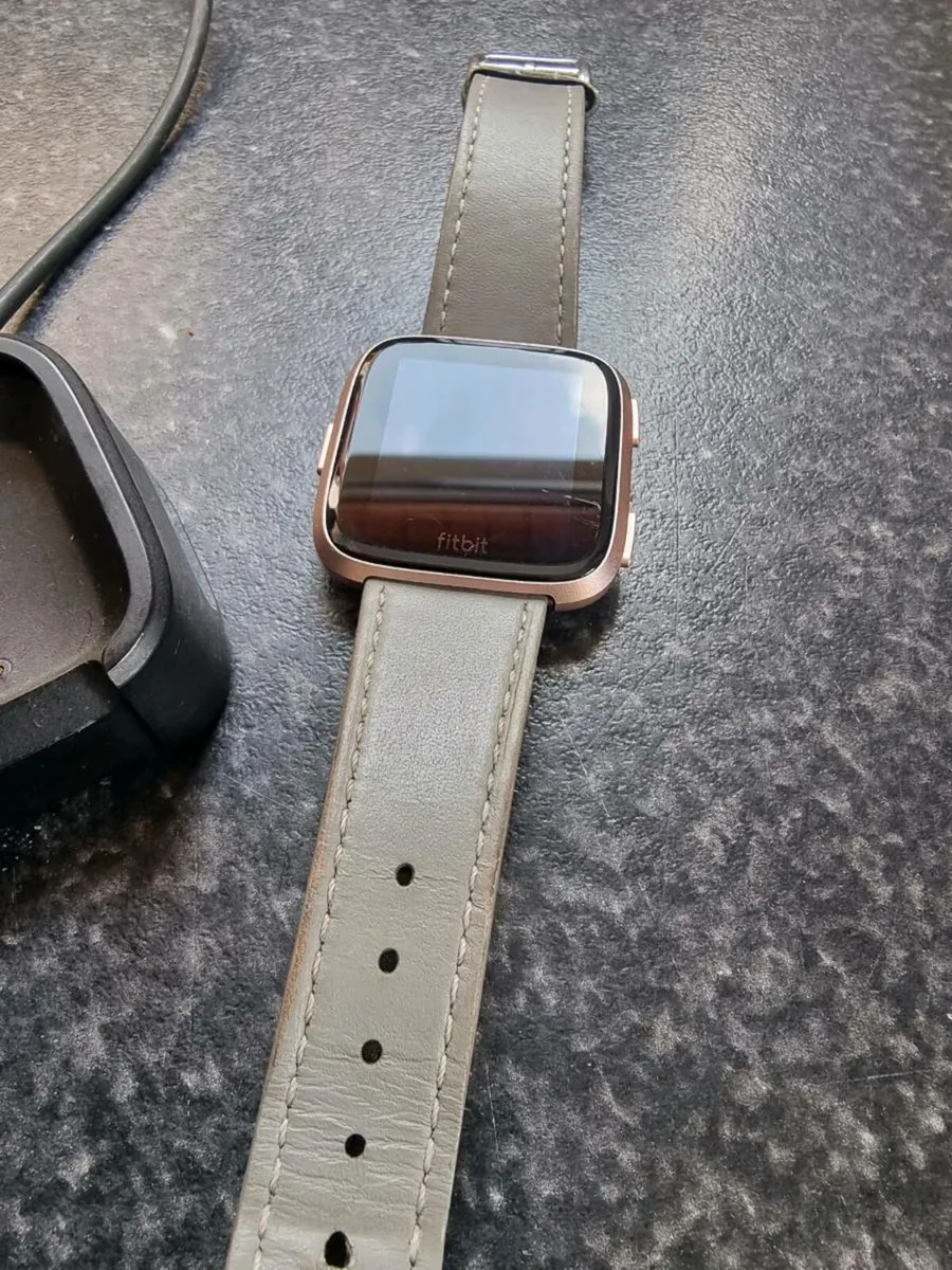 Fitbit versa - Image 1