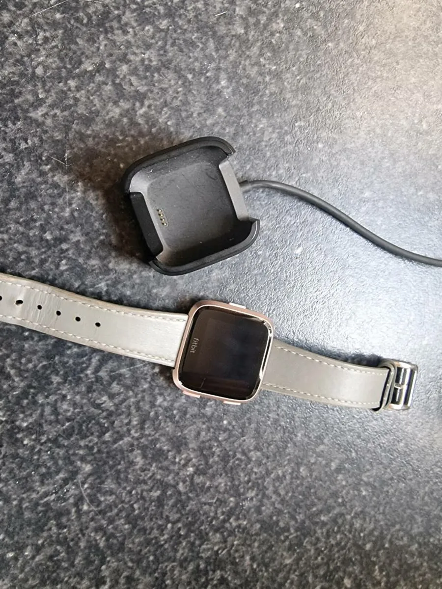 Fitbit versa - Image 2