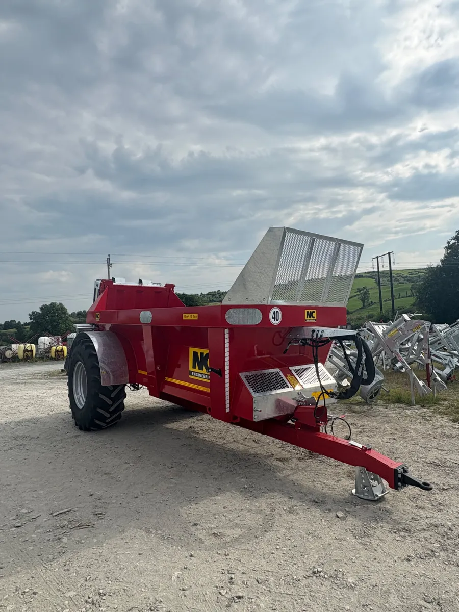 New NC Rear Discharge Muck Spreader 12T - Image 2