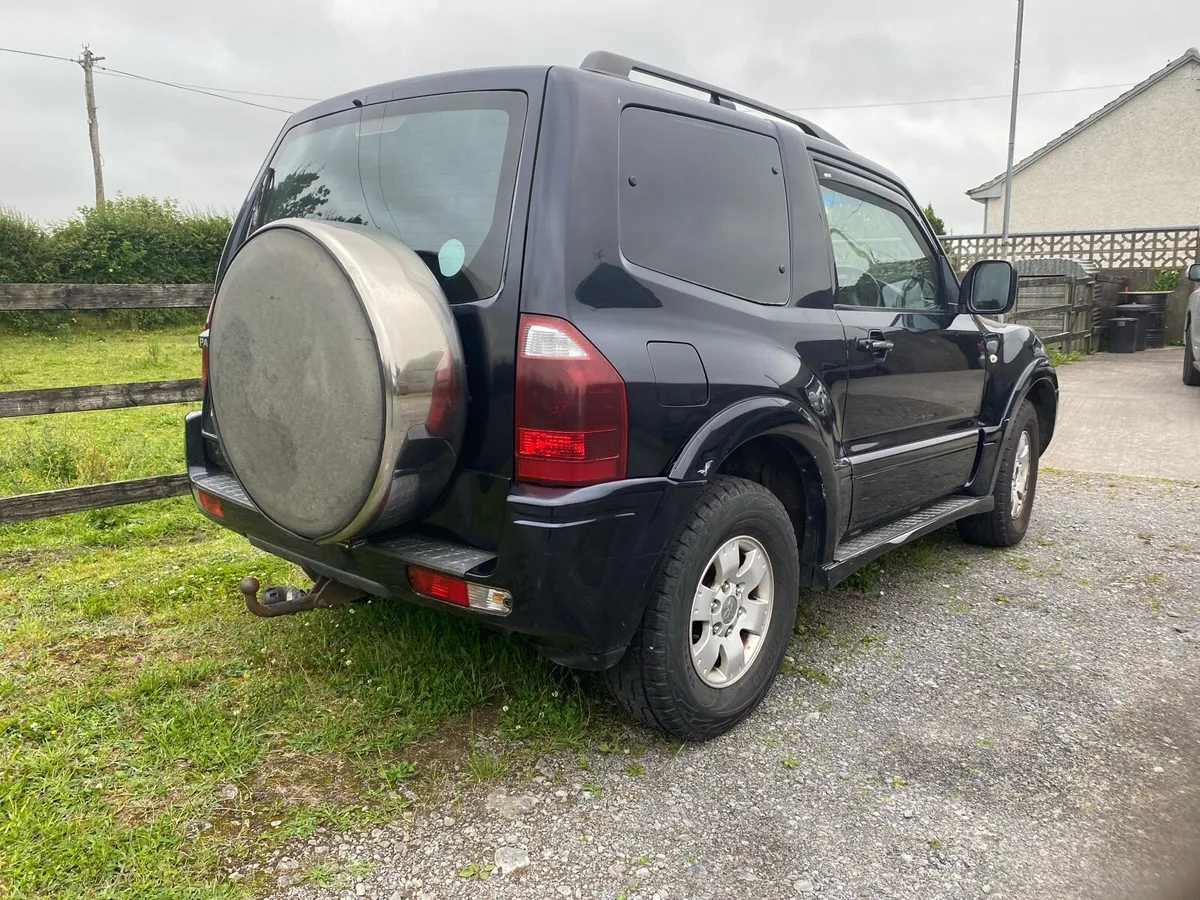 Mitsubishi Pajero - Image 4
