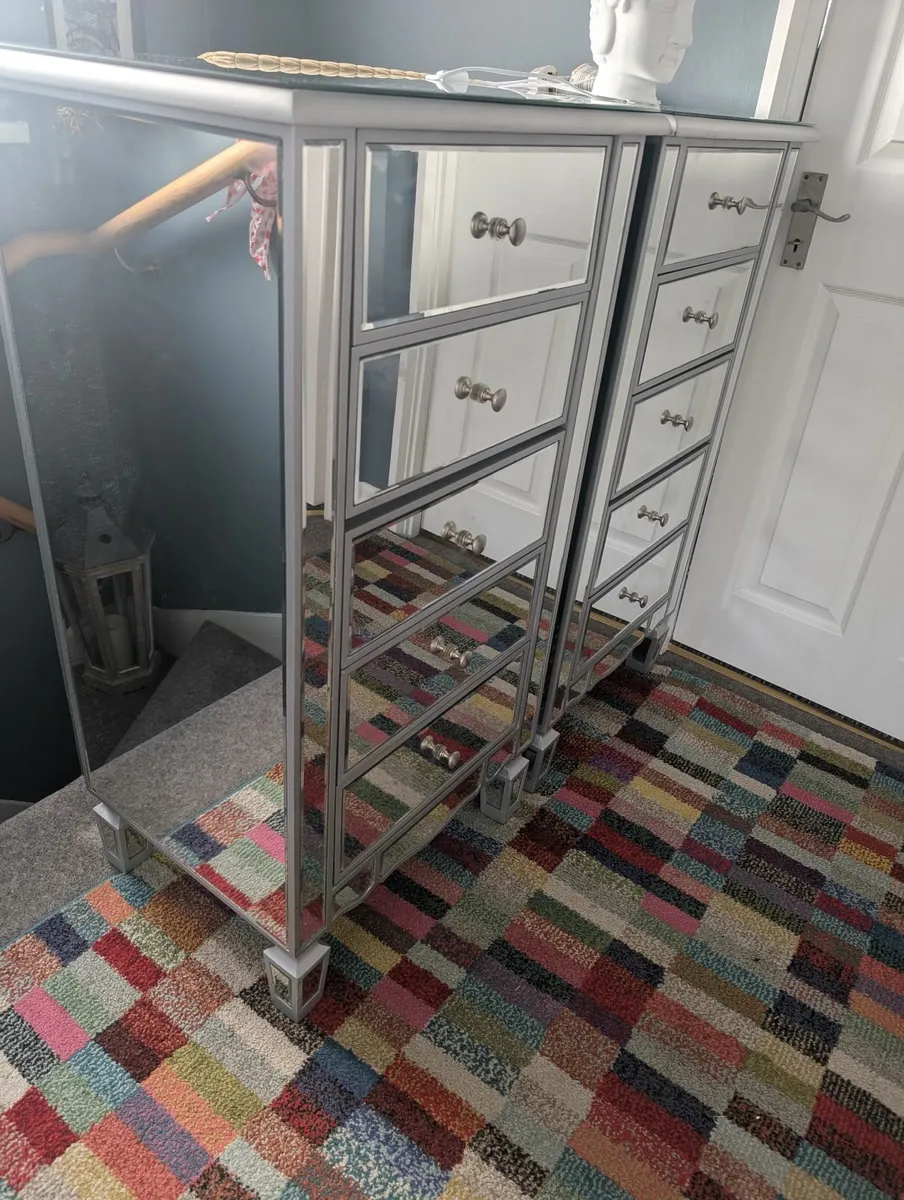 2 Chest off Drawers Mirrored & 1 bedside unit. - Image 2