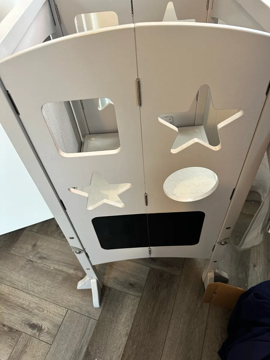 Grey folding kitchen helper tower for kids - Image 3