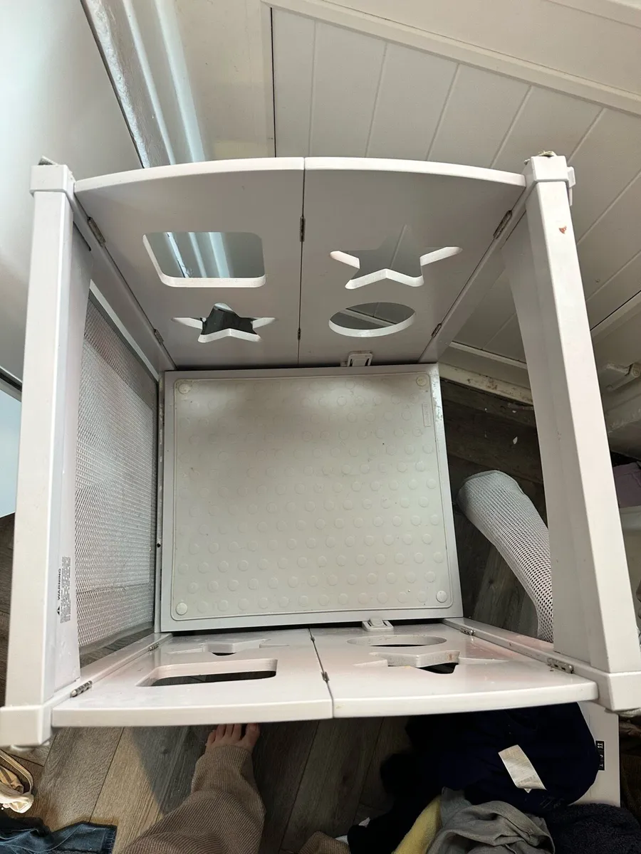 Grey folding kitchen helper tower for kids - Image 4