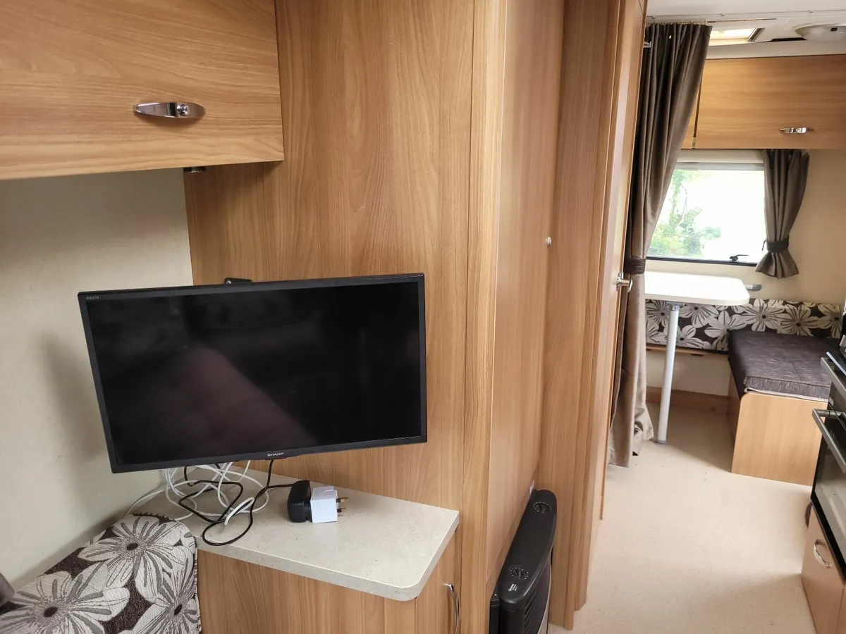 Sprite musketeer lightweight 4 berth caravan - Image 3