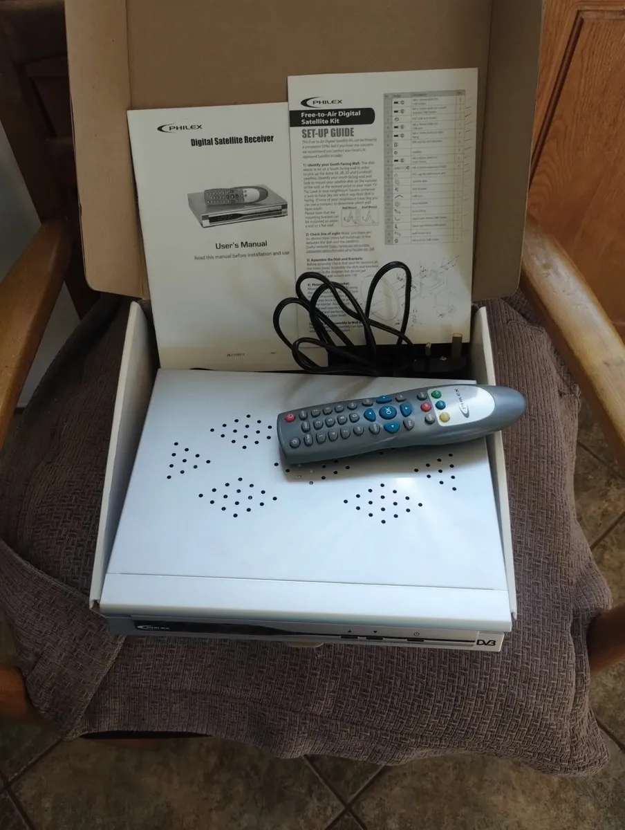 Satellite dish and box - Image 1