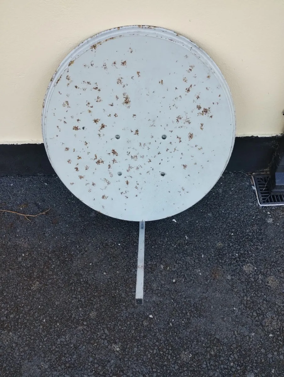 Satellite dish and box - Image 4