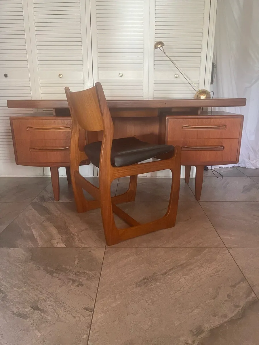 Mid century G plan floating desk - Image 1
