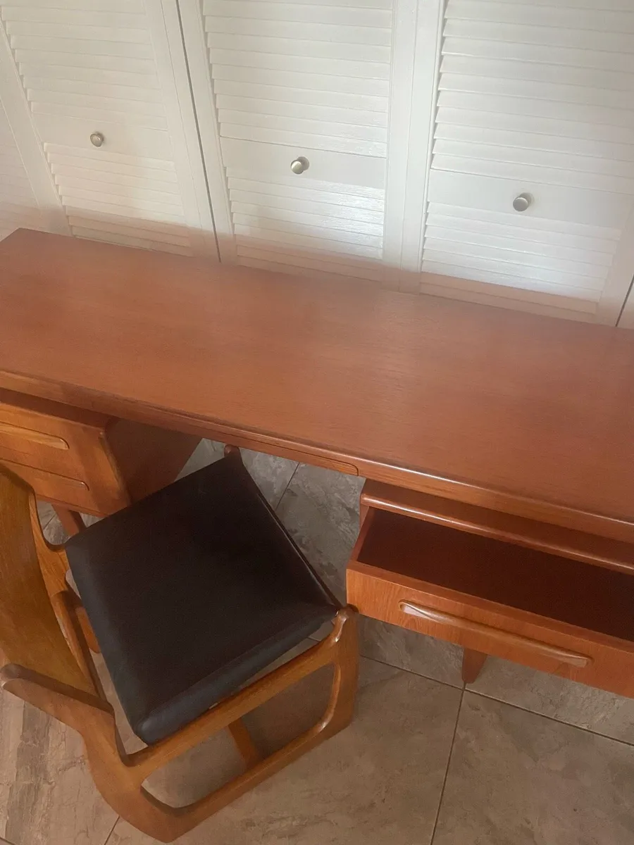 Mid century G plan floating desk - Image 4