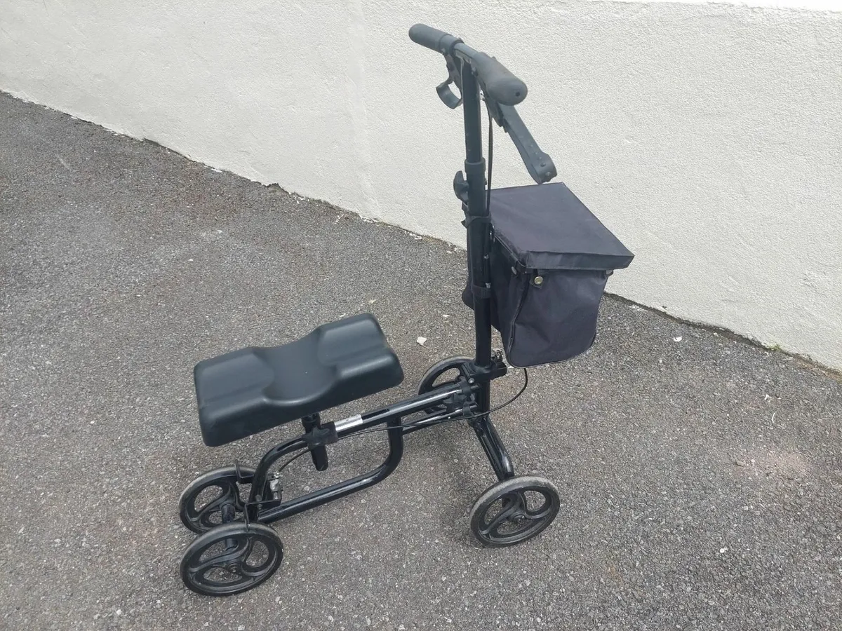 Mobility knee scooter - Image 1