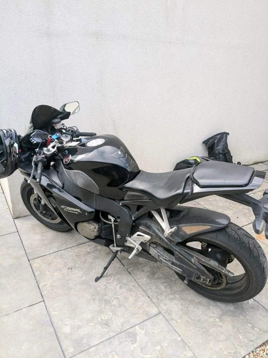 Honda CBR 1000rr Fireblade - Image 2