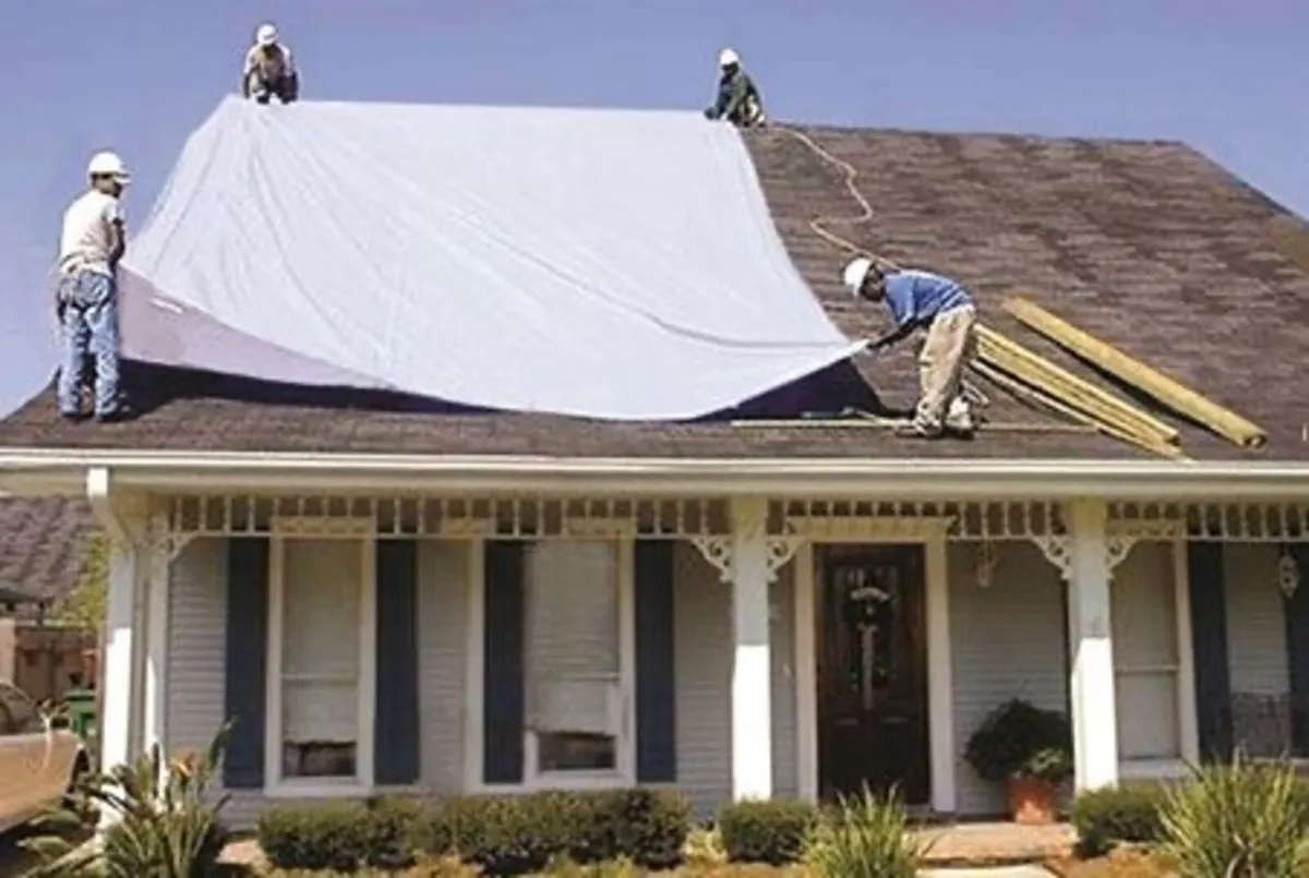 Tarpaulin roofing covers build renovation - Image 1