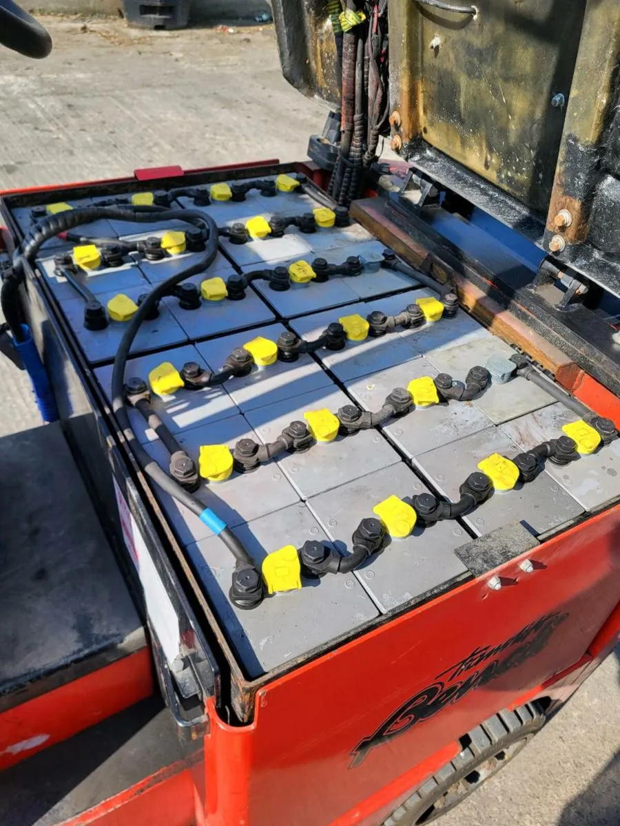 Forklift - Image 2