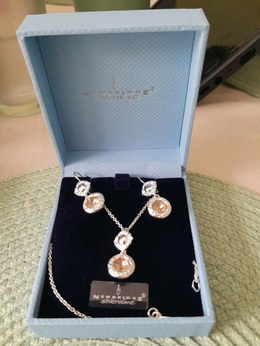 New bridge ear ring and necklace - Image 1