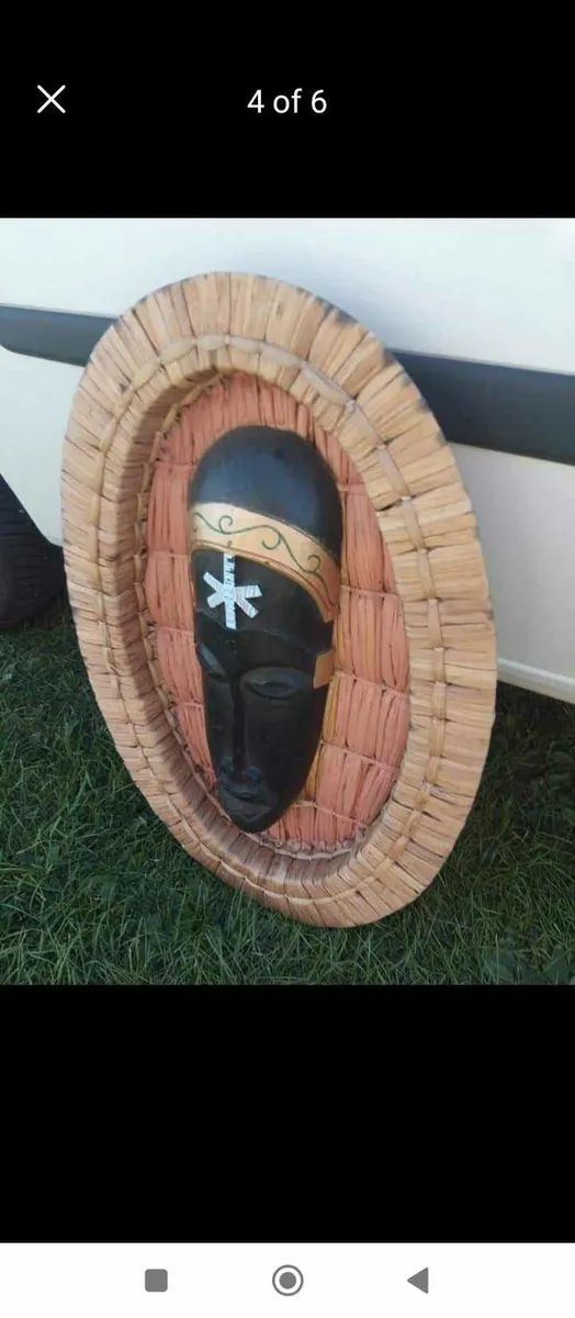 Carved mask - Image 1