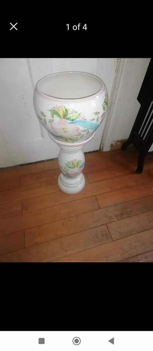 Ceramic stand - Image 1