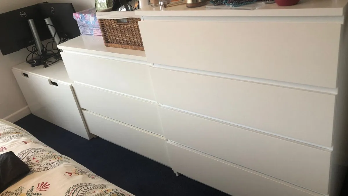 Bedroom draws and storage - Image 1