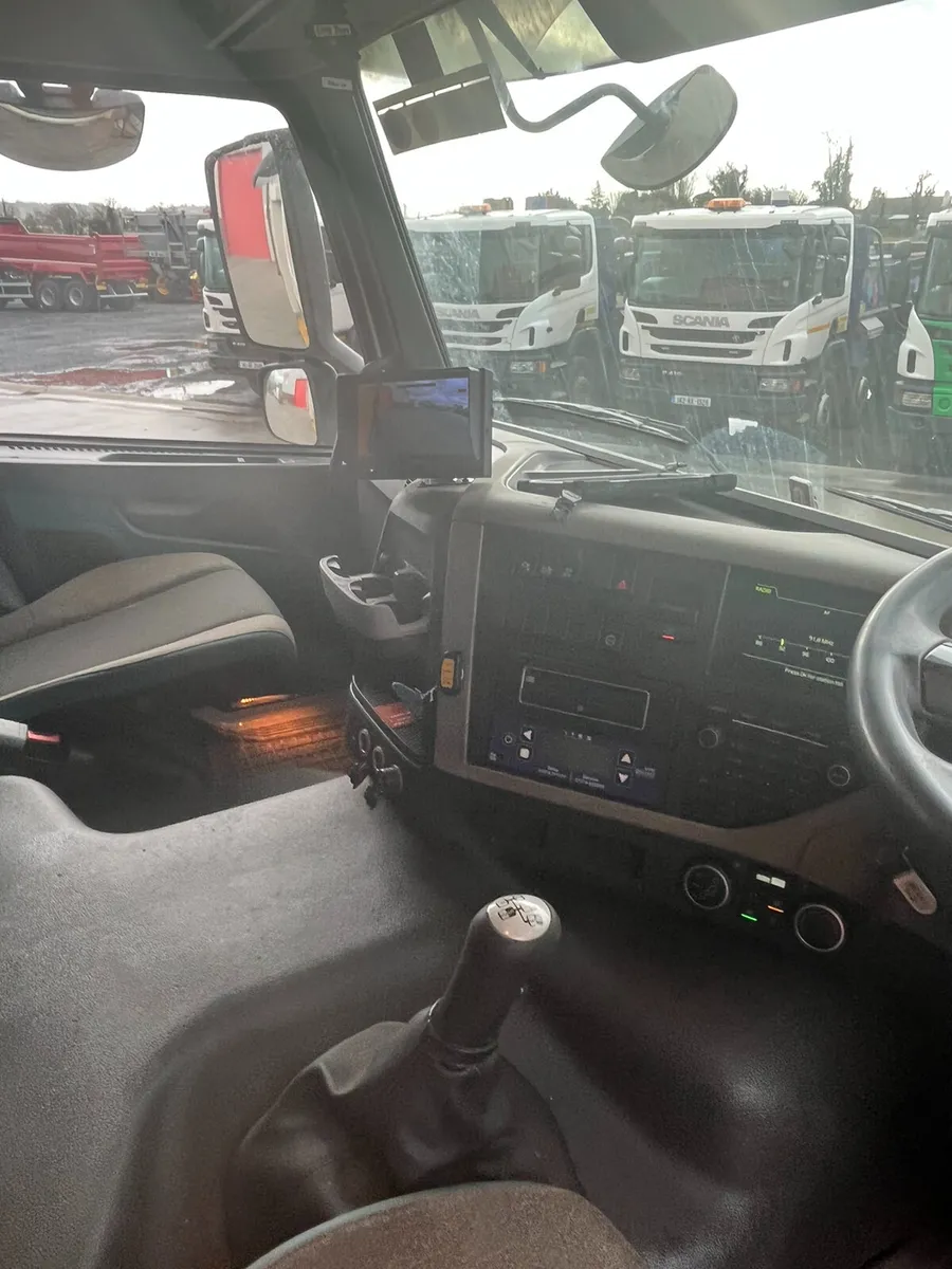 2016 Volvo FM13 420hp - Image 4