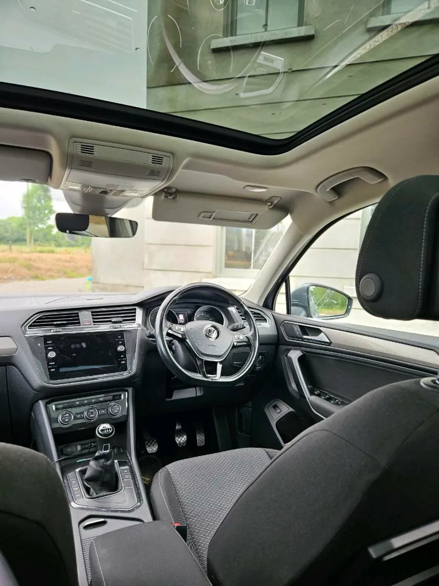 182 Volkswagen Tiguan Allspace - Image 2