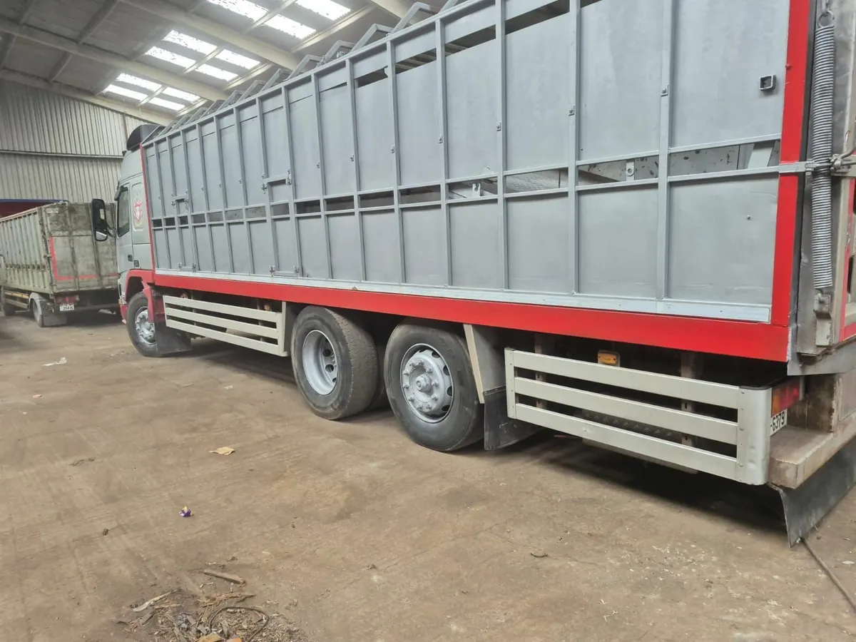 2002 Volvo FM12 - Image 3