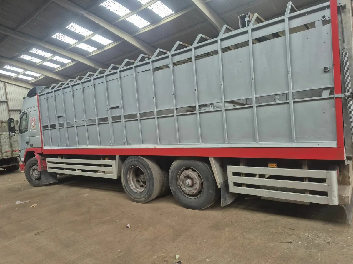 2002 Volvo FM12 - Image 4