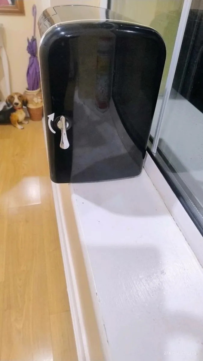 Mini fridge - Image 1
